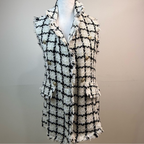 NEW Women’s Black & White Tweed Sleeveless Vest Jacket Gold Buttons Fringe Trim - Picture 16 of 16